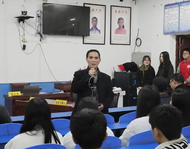 深化提醒了网络陷阱对青少年的潜在损害具有很强的警示和教育价值 深化提醒了网络陷阱对青少年的潜在损害具有很强的警示和教育价值