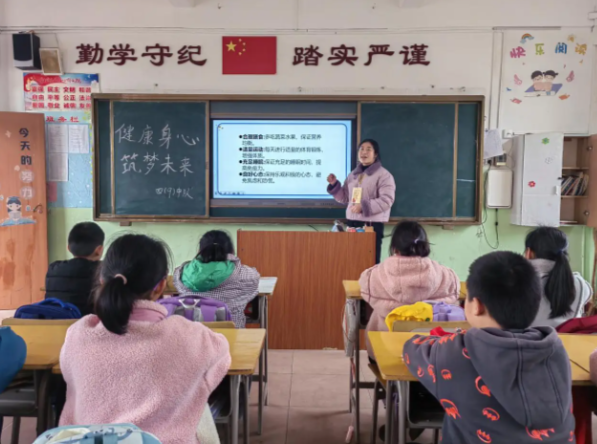 将课间一刻钟校园餐人工智能教育等变革转化为每一个学生健康监测